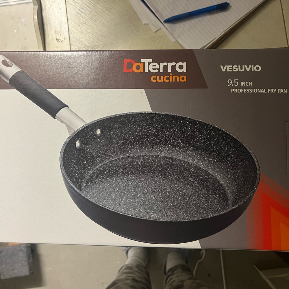 De terra Vesuvio 9.5 inch professional fry pan